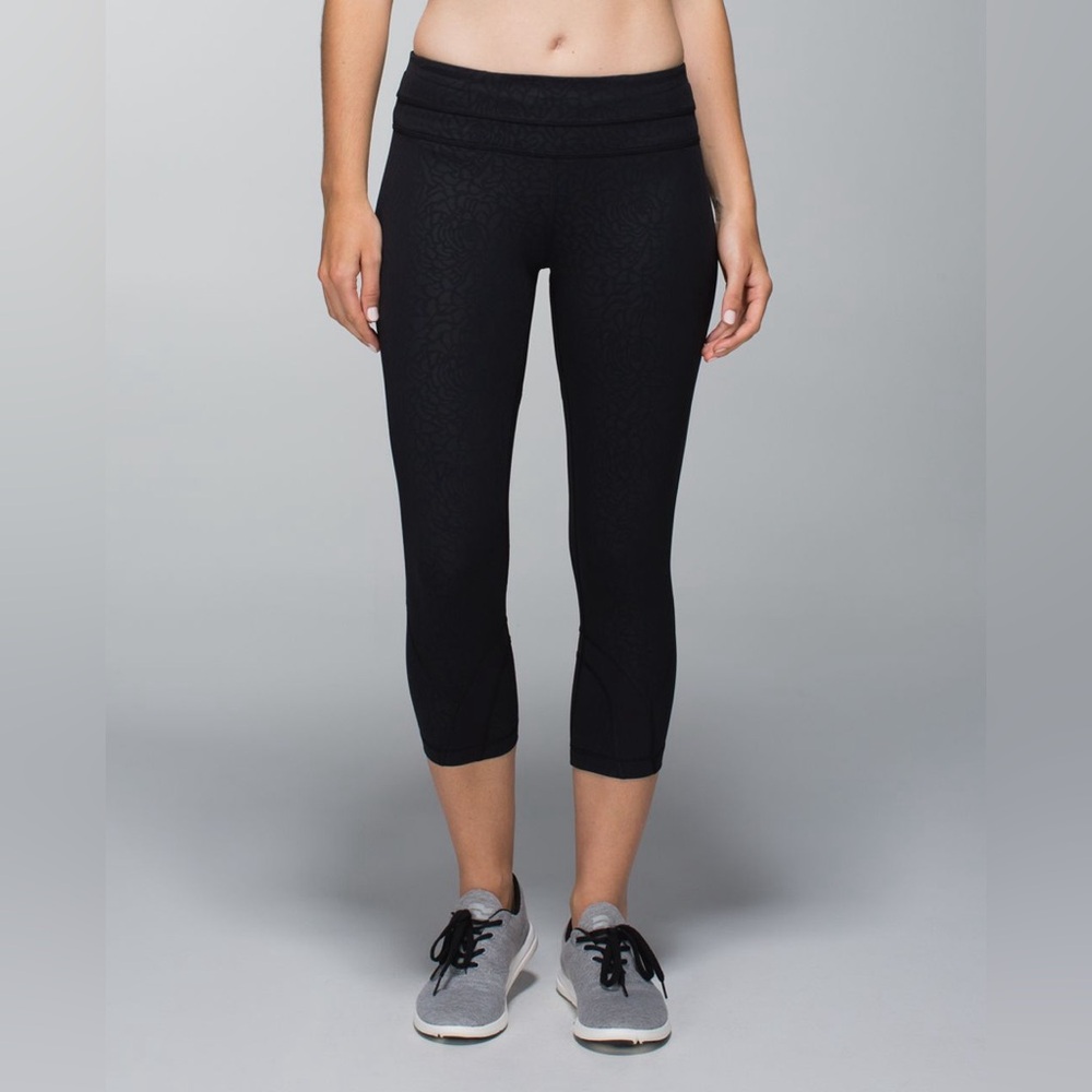 🔴Lululemon Athletica Run Inspire Crop Petal Camo Embossed Black Sz 6 21” inseam
